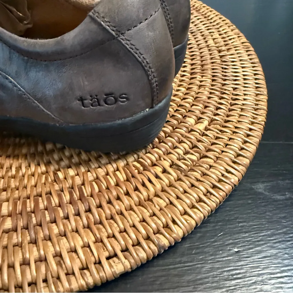 Taos Leather Shoes Brown Size 8.5 - Image 2