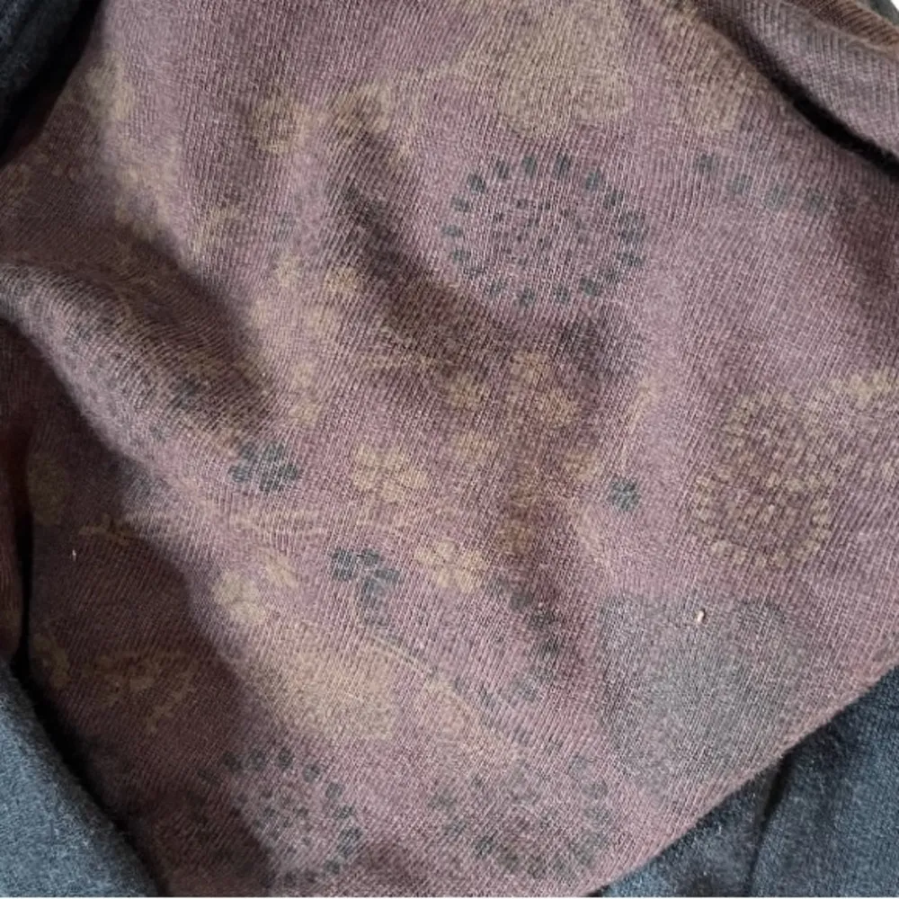 Women’s Black Full Zip Hoodie Size Medium - Image 7