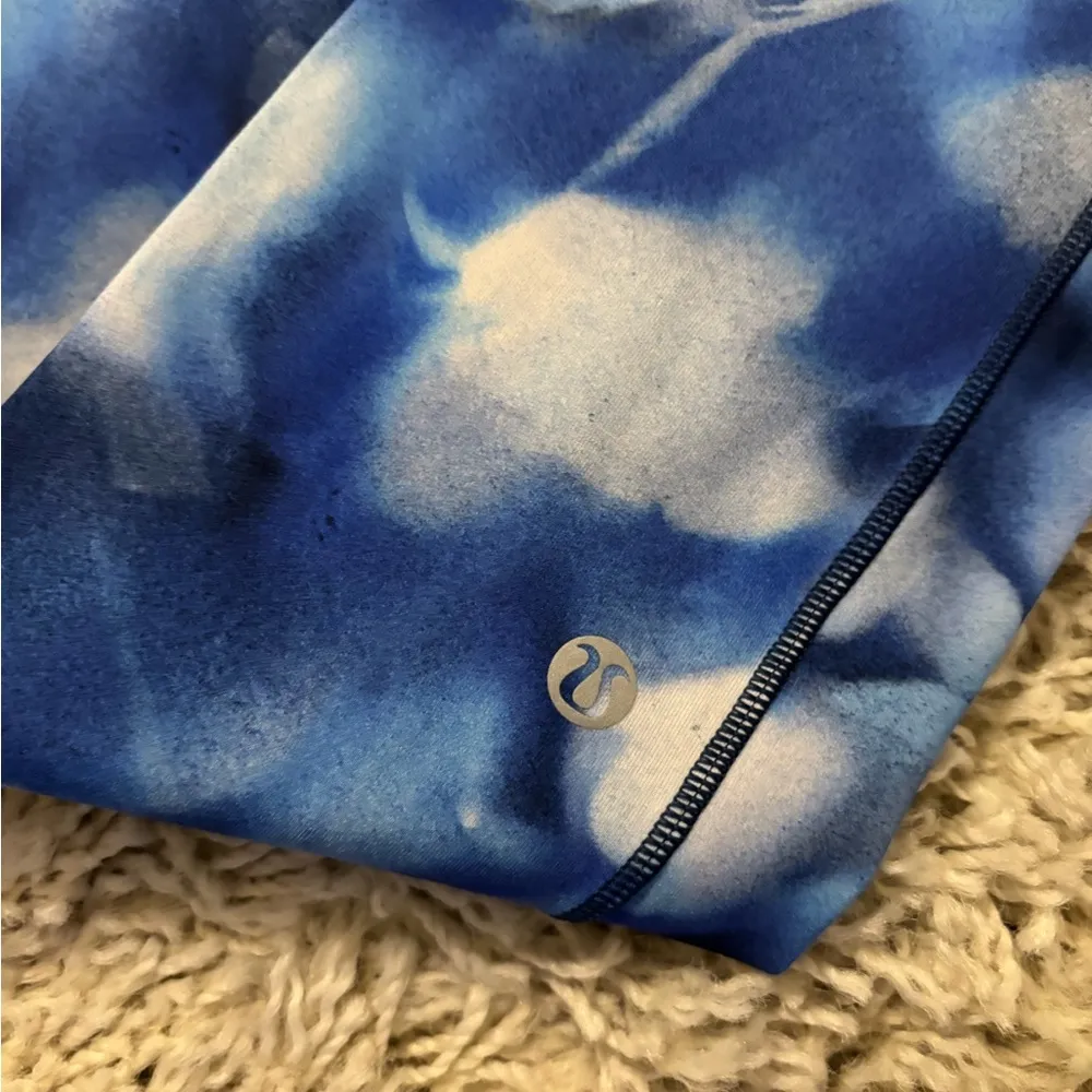 Lululemon Wunder Under Low Rise Blue & White Leggings Size 4 - Image 6