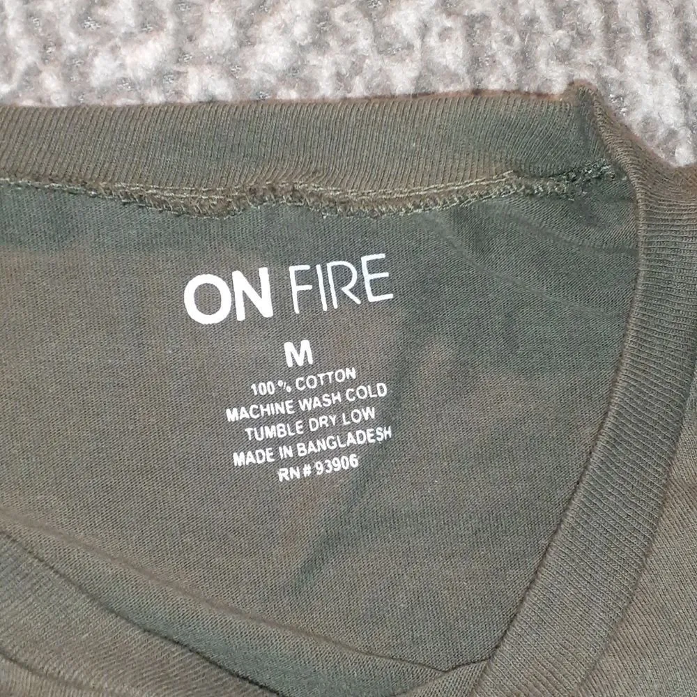 On Fire  “Don’t Worry About Anything, Pray About Everything” Top SIZE M - Image 2