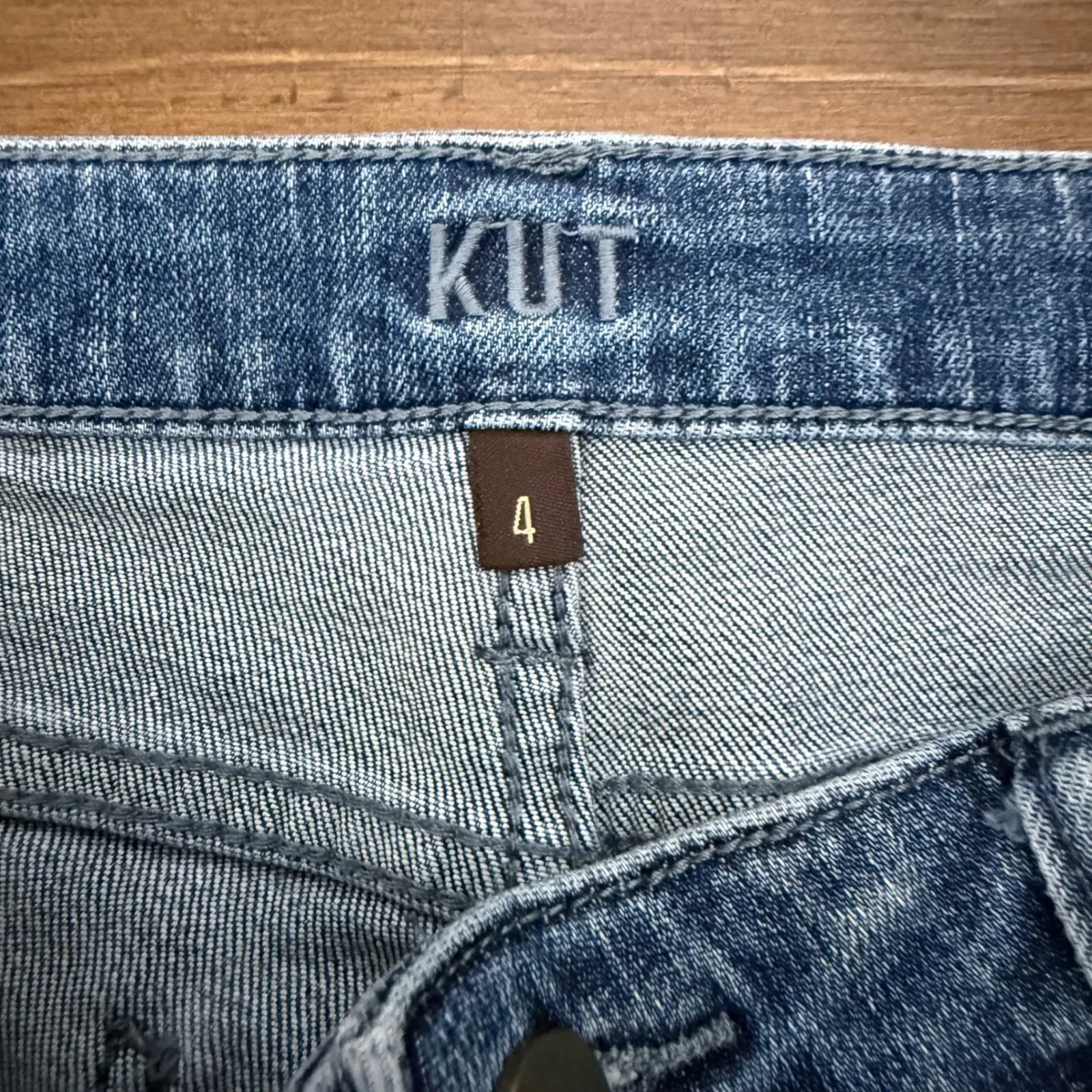 KUT from the Kloth Boyfriend Denim Shorts Blue Frayed Cuffed Hem‎ Women's Size 4 - Image 5