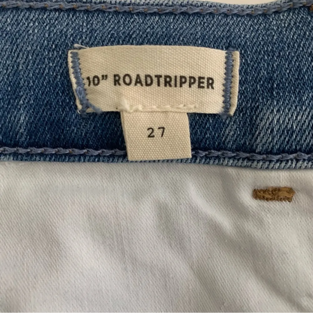 EUC  10” Roadtripper High Rise Skinny Slit Hem Jeans Size 27 - Image 3