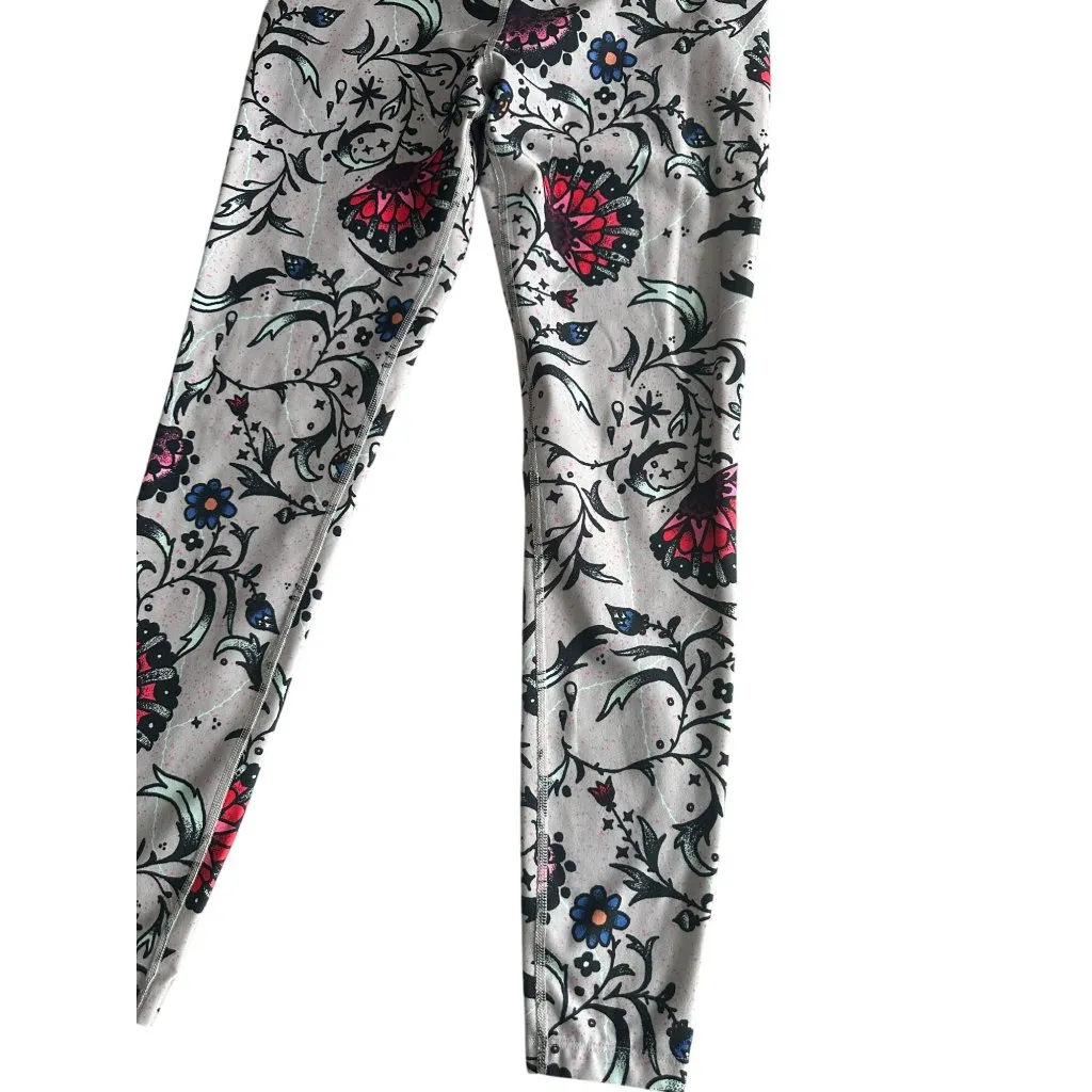 NIKE Women’s Drifit Floral Leggings Size Medium - Image 3
