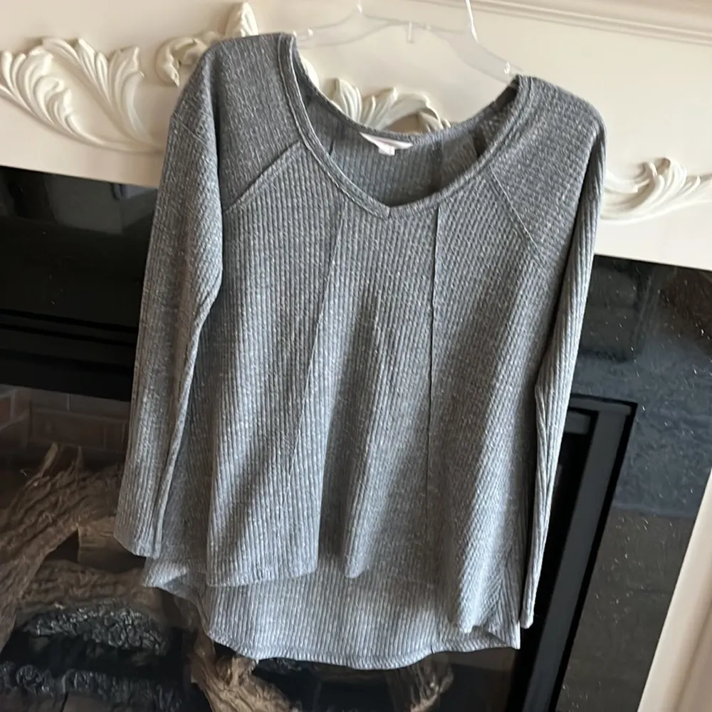 Waffle Top Gray Flowy Lightweight High Low Womens Small - Image 2