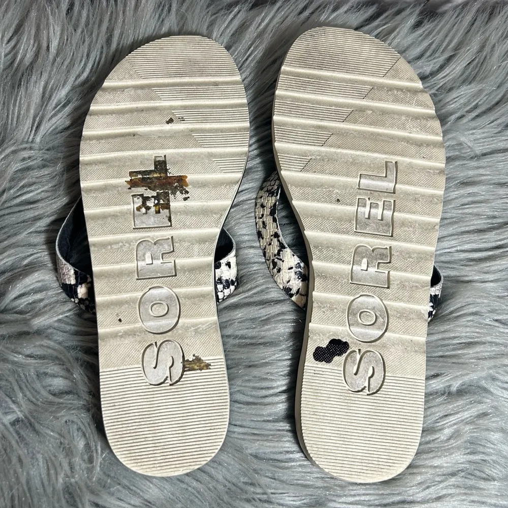 SOREL Ella II Snake-Print Leather Flip-Flops Black Size 9 - Image 7