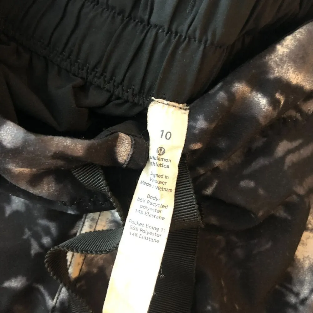 Lululemon Womens Spring Break Away Shorts Drawstring Cuffed Black White 10 - Image 4