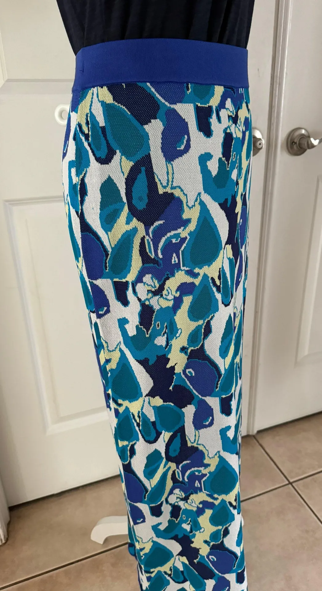 NWOT  Giovanni Midi Skirt - Image 10