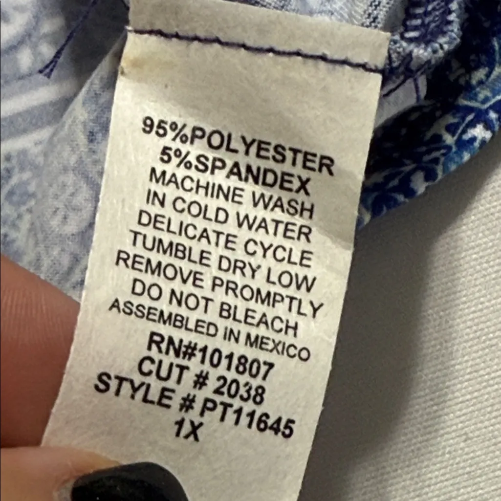 ESPRESSO women’s plus size 1X short sleeve geometric print scoop tie neck tshirt Green - Image 5