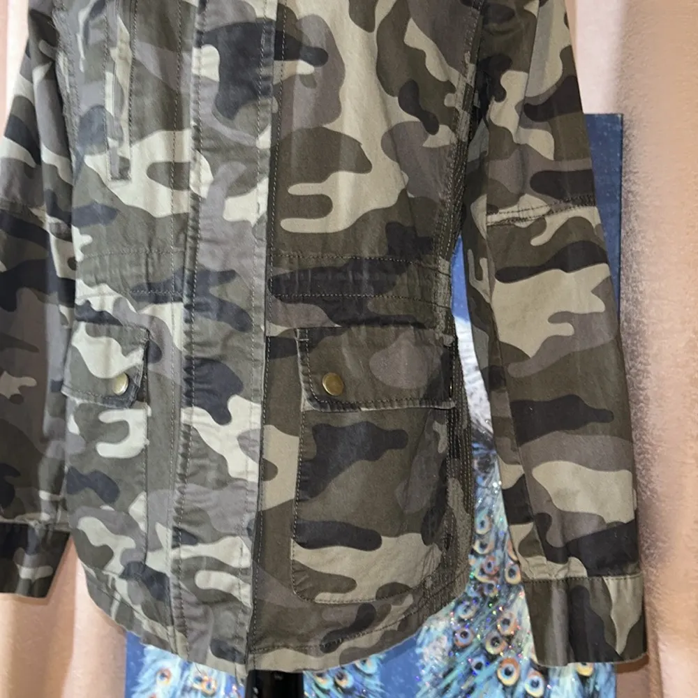 Love Tree Size M Camo Jacket - Image 3