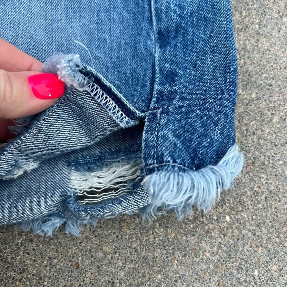 Good American high waist button fly cut off distressed jean shorts size 14/32 - Image 3