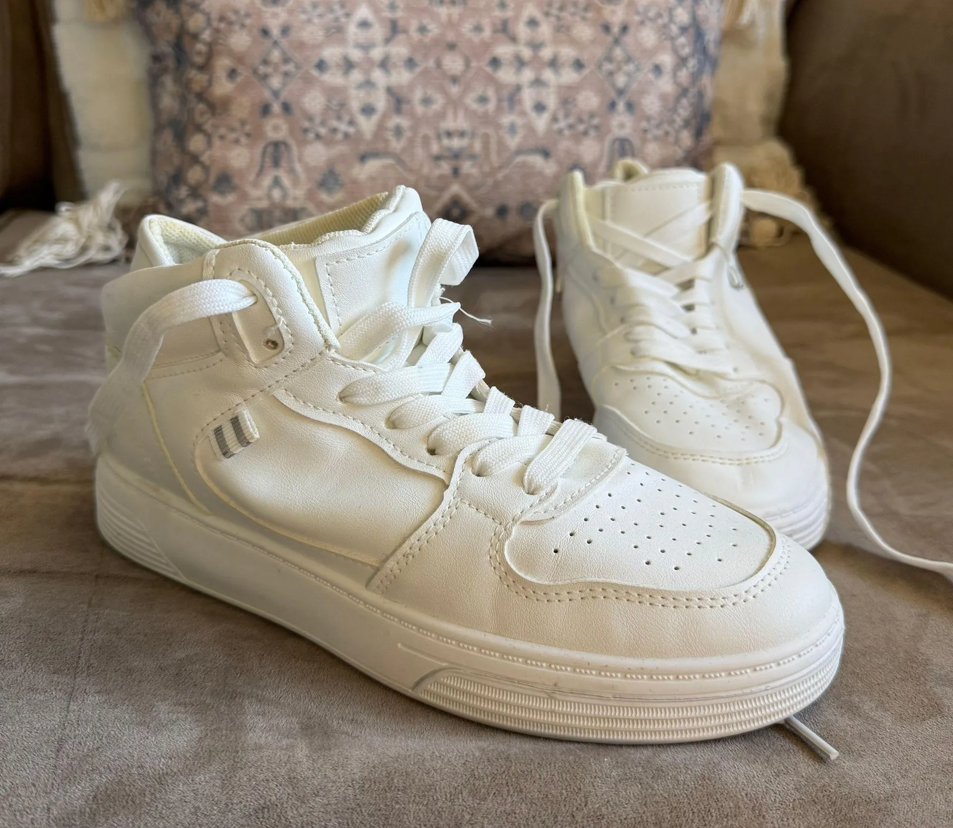 White High Top Sneakers Size 7 - Image 2