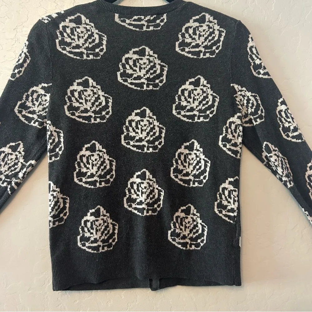 Ann Taylor LOFT dark gray and white rose print crewneck cardigan sweater small - Image 12