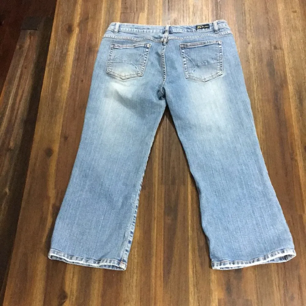 D From The Nimes Cropped Capri Light Wash Jeans Blue Size undefined - Image 5