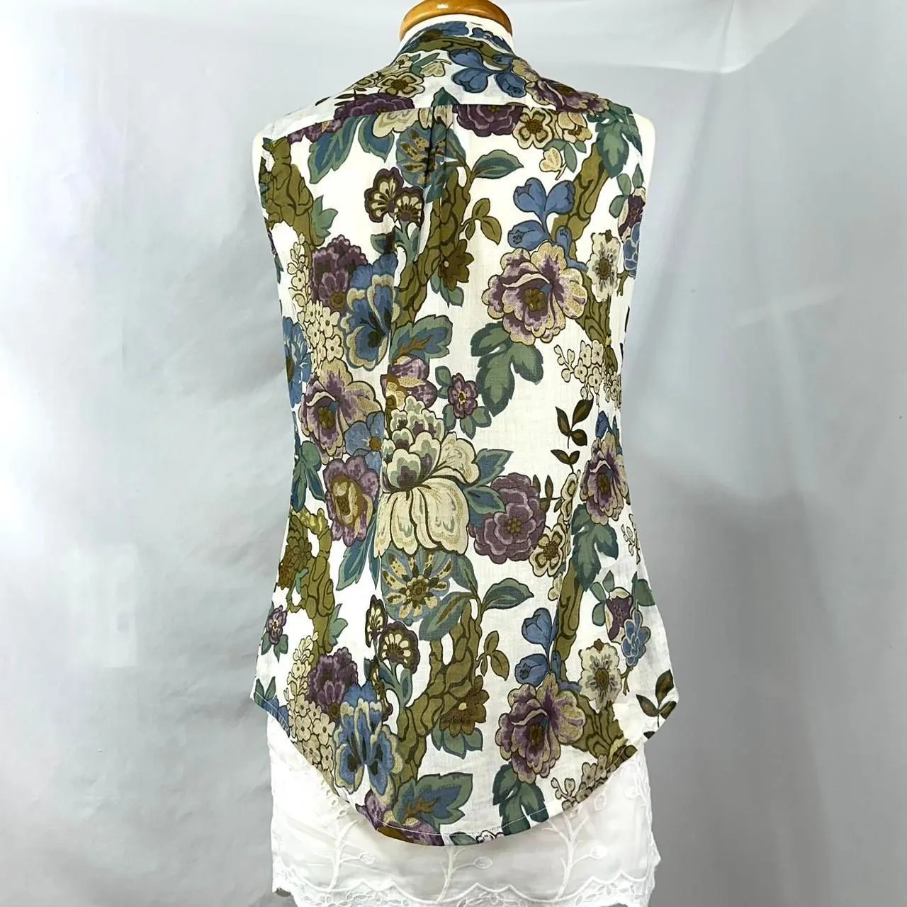 NWT MAGAZINE White Muted Multicolor Floral V Neck Tank‎ Top Womens S Boho Fairy - Image 6
