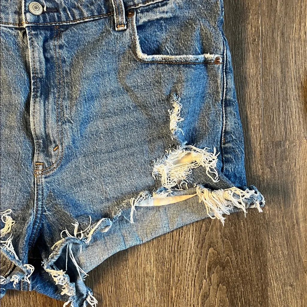 Abercrombie & Fitch Mom Short High Rise Distressed Cutoff Jean Shorts Size 33/16 - Image 8