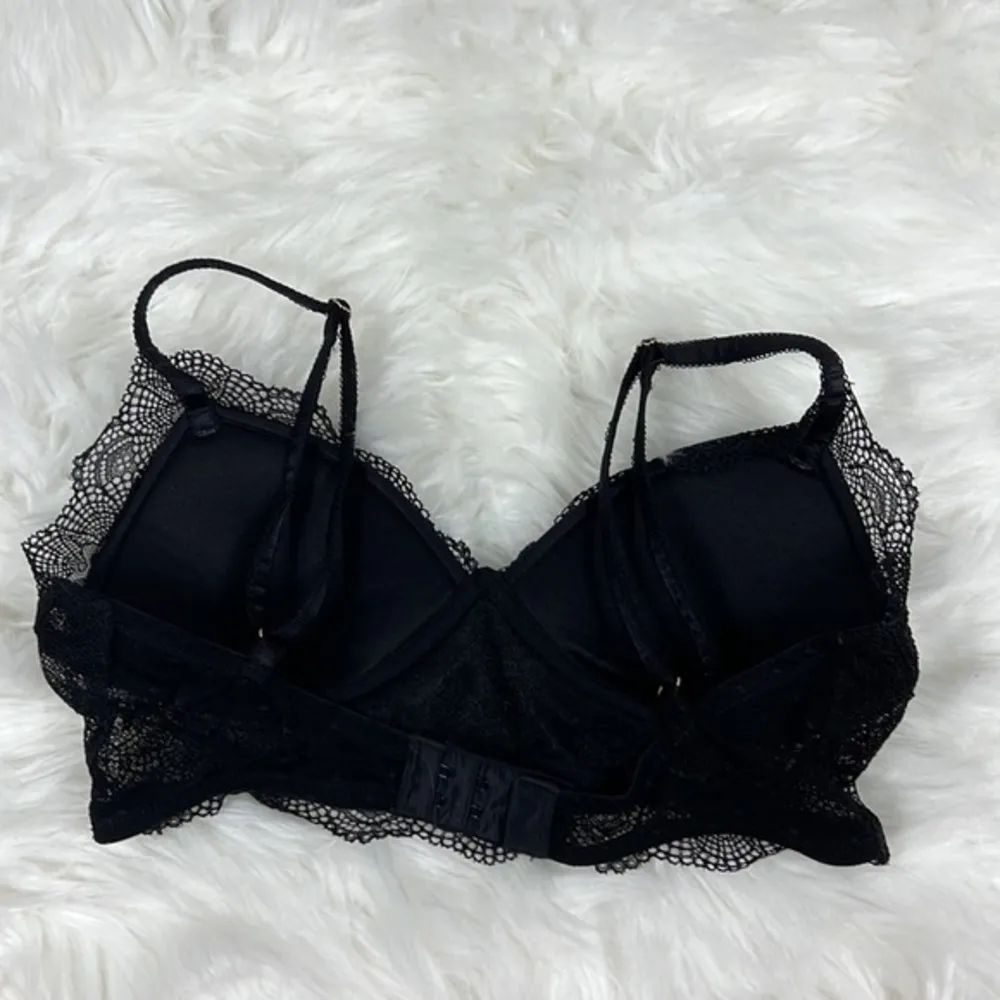 Vanity Fair 71070 Black Flattering Lace Wirefree Padded Bralette - Image 4