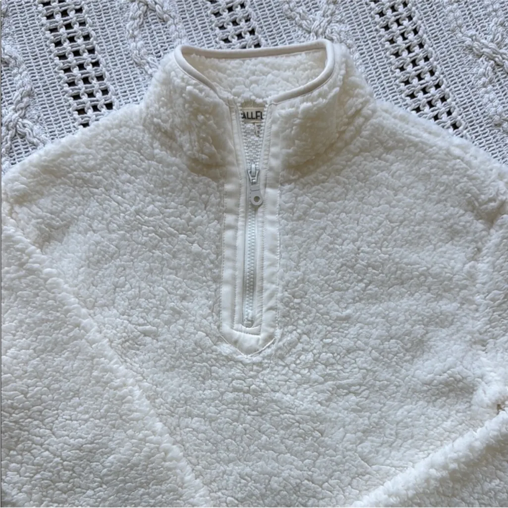 Wallflower Cozy White Sherpa Half - Image 3
