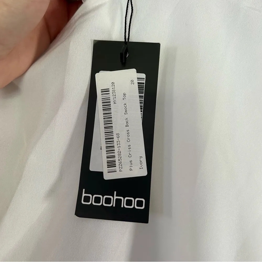 Boohoo 🦋 NWT  White Flowy Short Ruffle Sleeve T-Shirt Blouse Cross Back Size 16 - Image 4