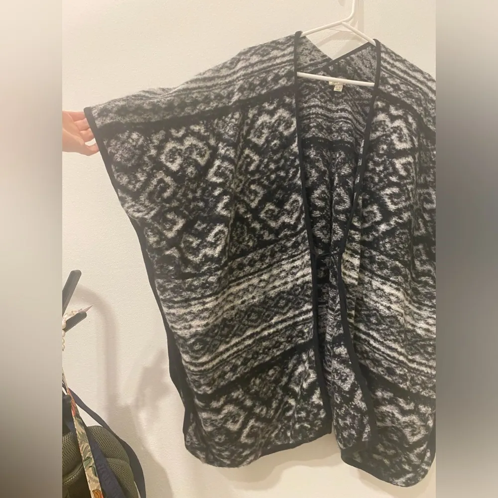 Lucky Brand Blanket Poncho - Image 2