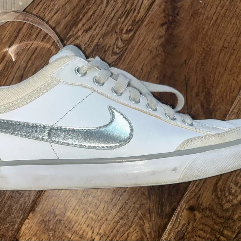 NIKE Capri III LTH Sneaker Womens Size 8.5 White Metallic Swoosh Low Top Lace Up - Image 4