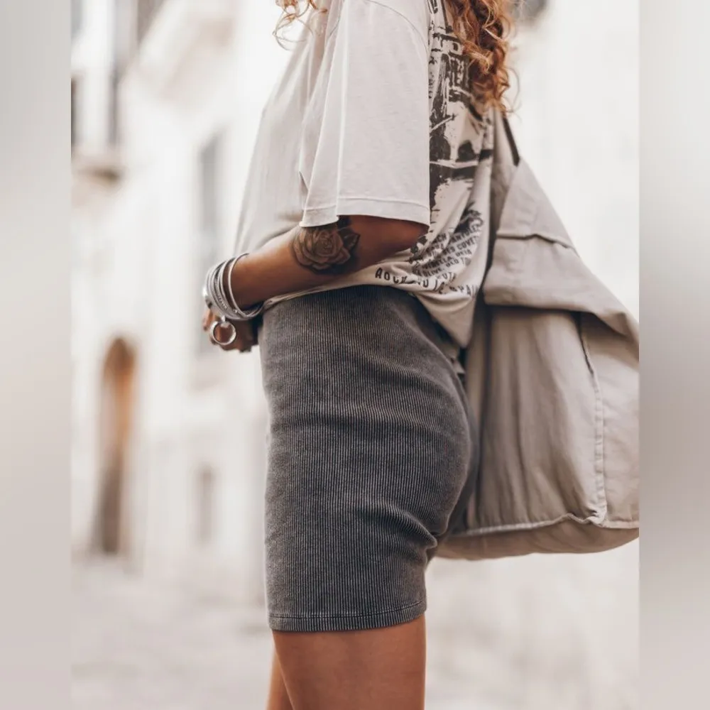 NEW! ZENANA Gray Black Ribbed Compression Bike Shorts L/XL Streetwear Athletic - Image 4