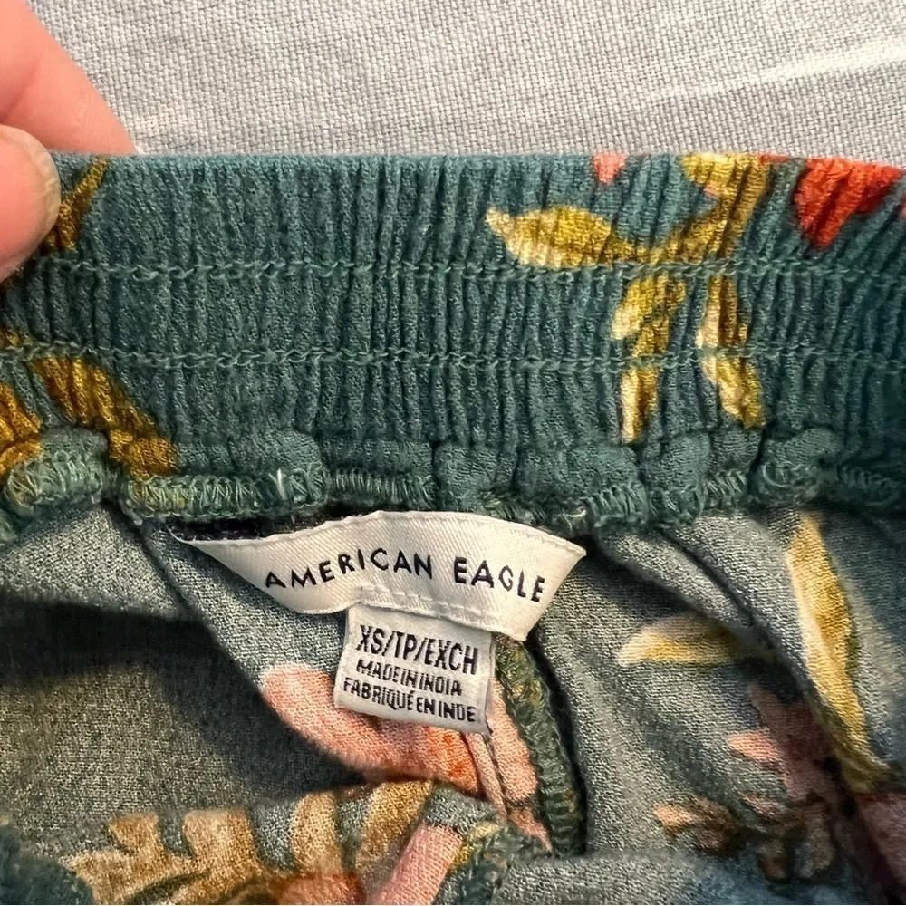 American Eagle Casual Shorts Turquoise Green Floral - Image 13