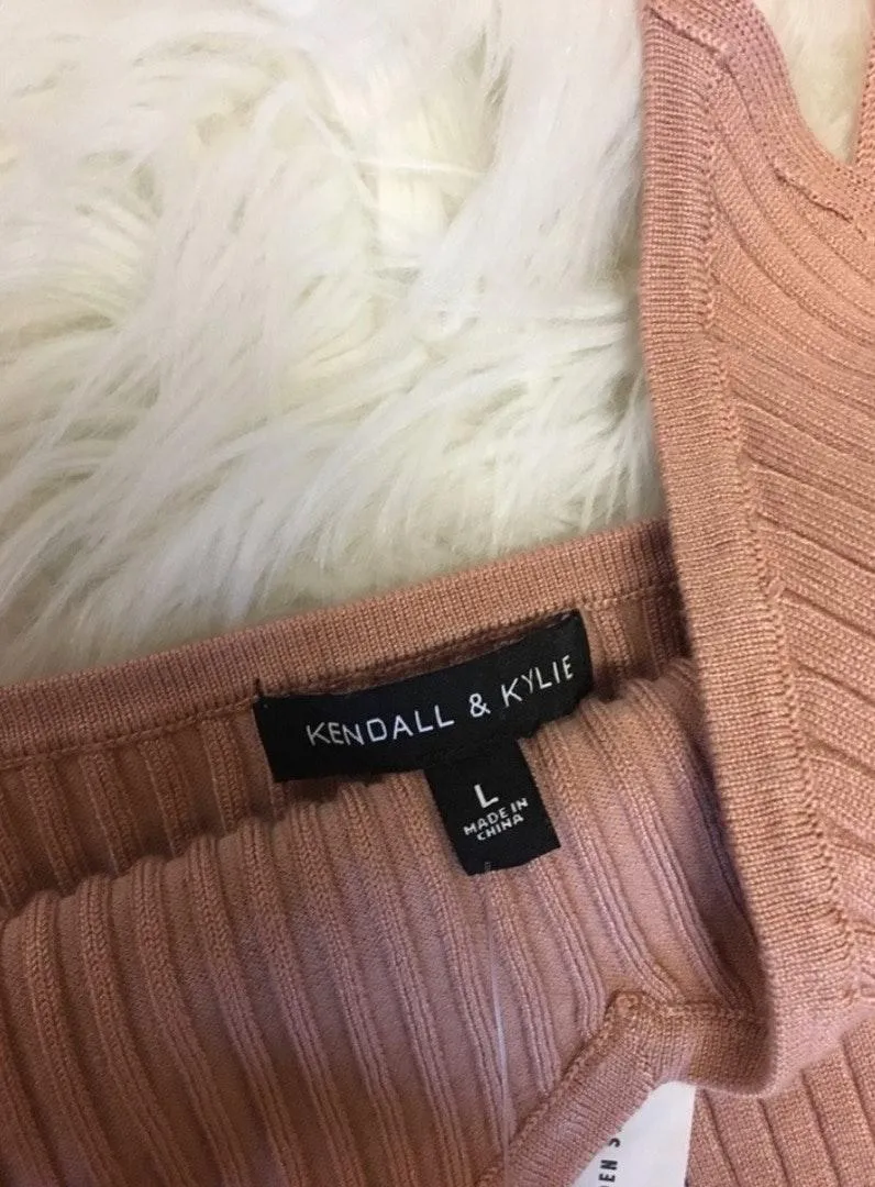 Kendall + Kylie  - Image 4