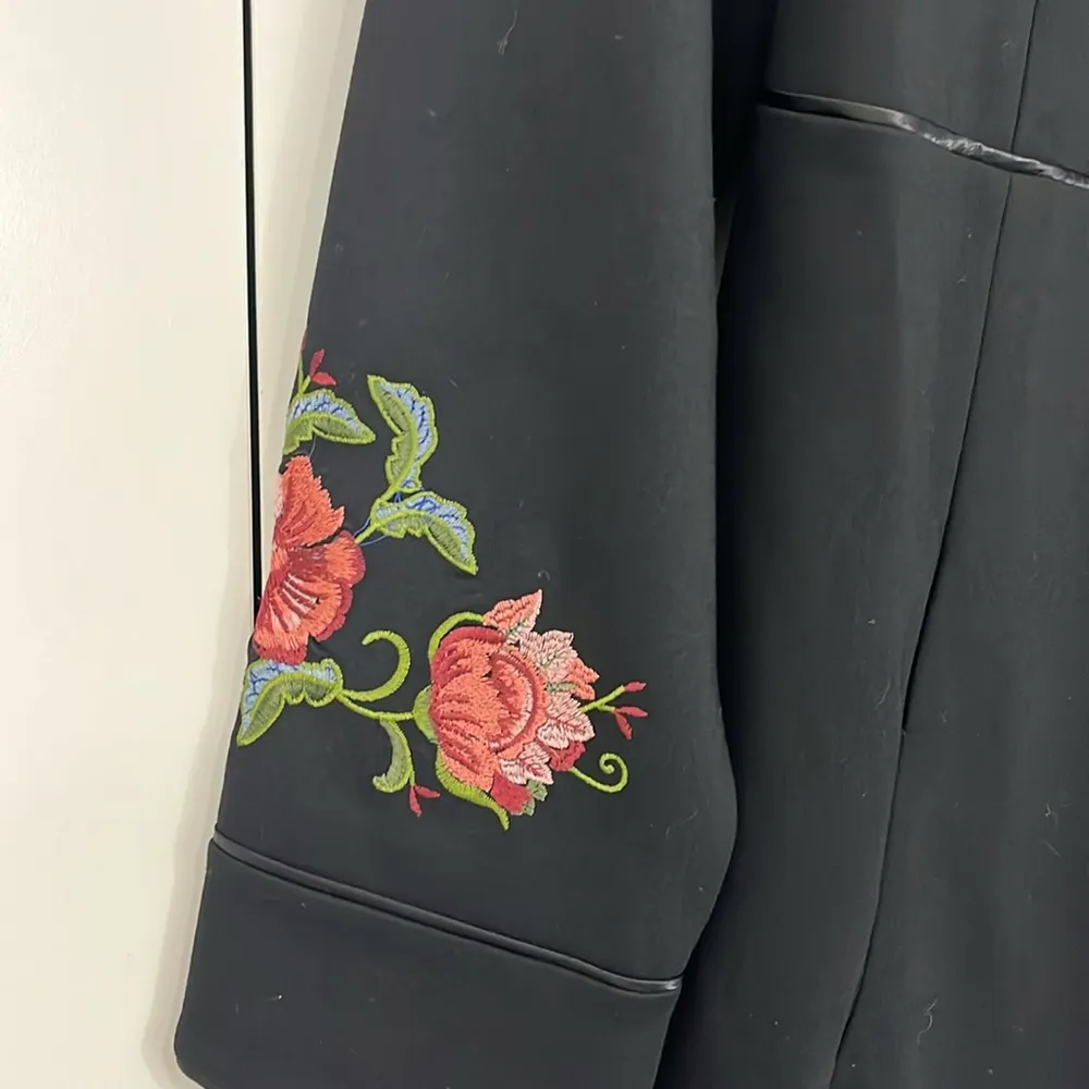 Chico's Size 0 (Small) Black Embroidered Floral Button Ponte Jacket w/Pockets - Image 9