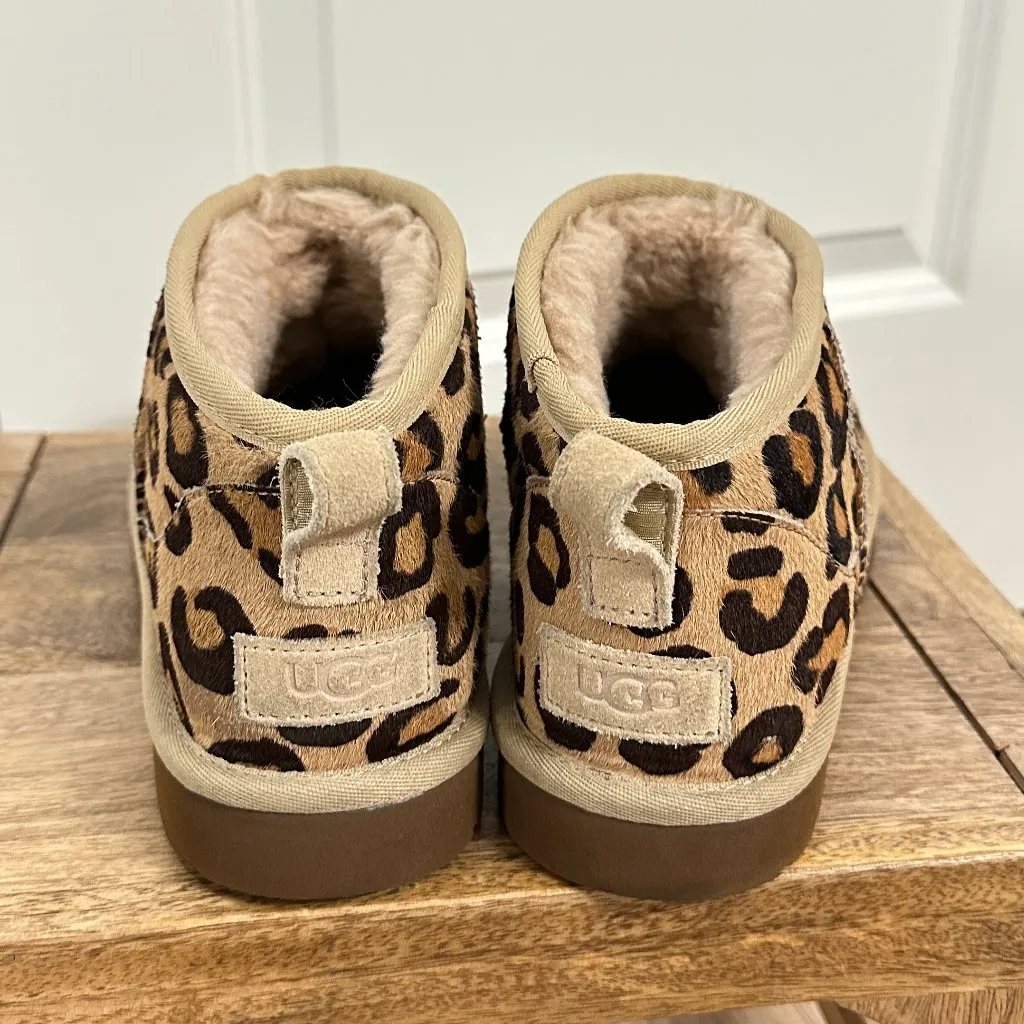 UGG Ultra Mini Classic Boot in Cheetah Leopard Size US 8 - Image 4