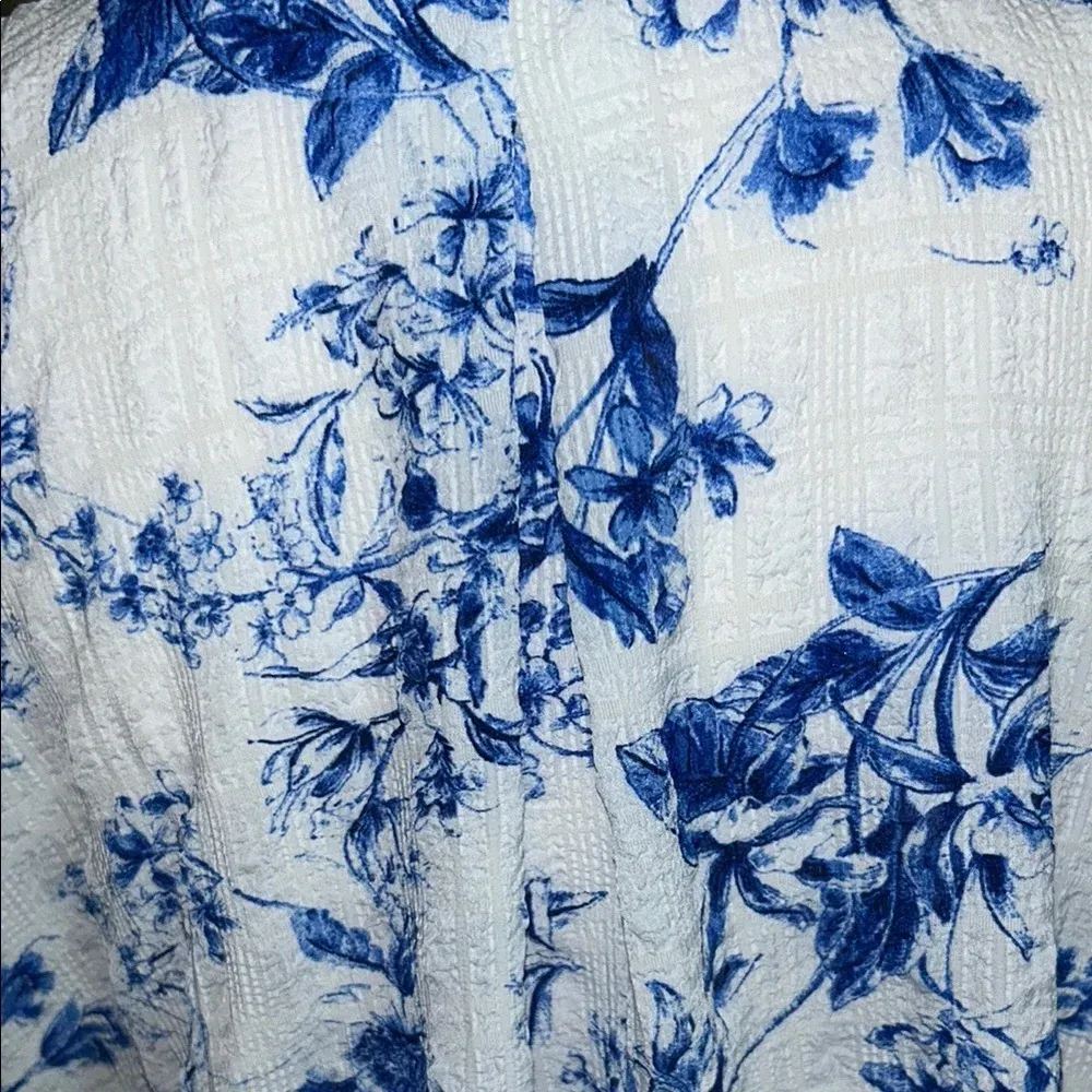 Floral Blue and White Women's Blouse Size XXL - Image 6