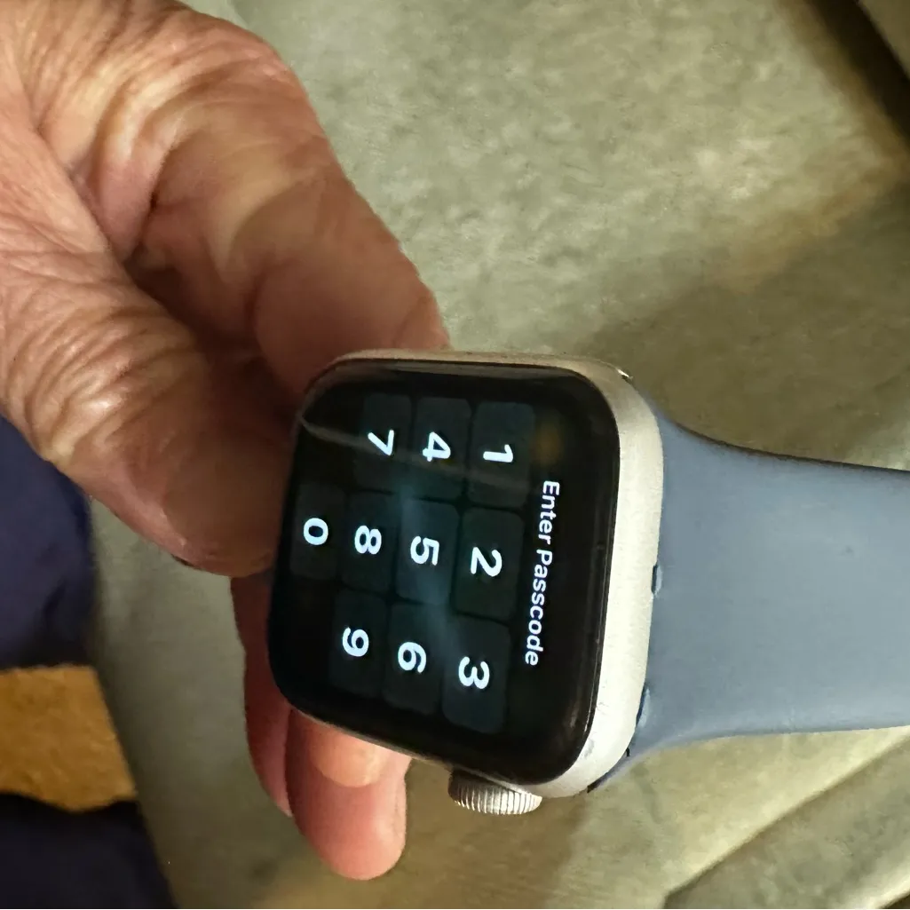 Apple Watch Series 5 GPS, aluminum case, 40mm case
WIFI ONLY - Image 2