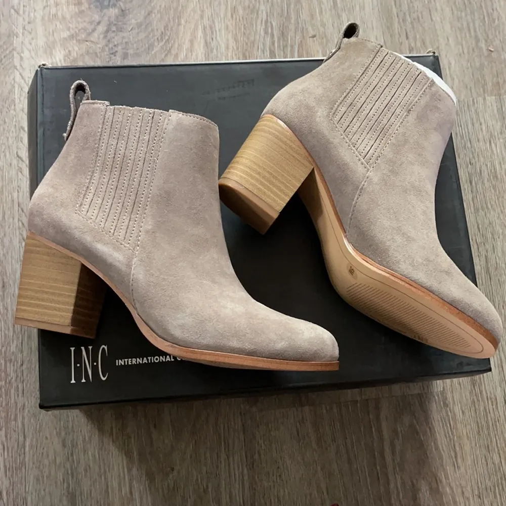INC International Concepts Suede Boots Size 5M Tan - Image 2