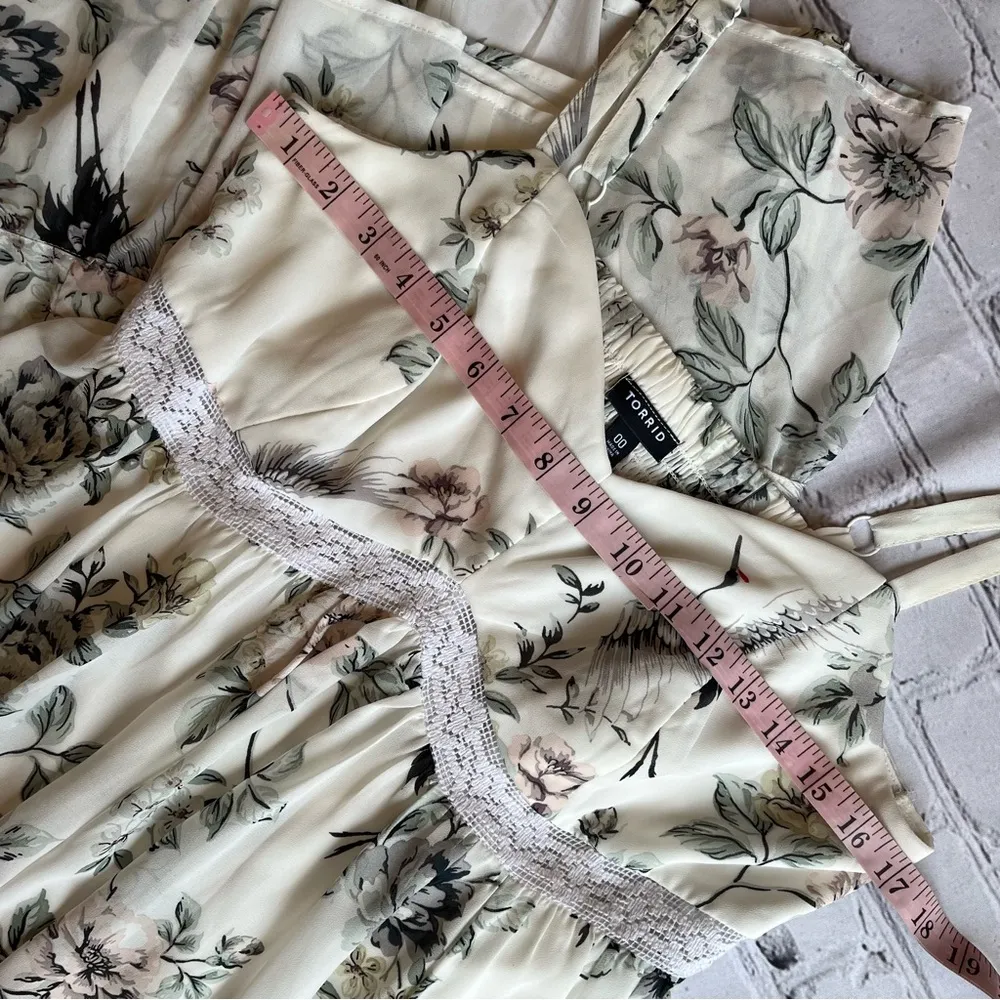 Torrid Maxi Sun Dress White Floral Bird Crane Print Tiered Size 00 Or 10 M/L Green - Image 4