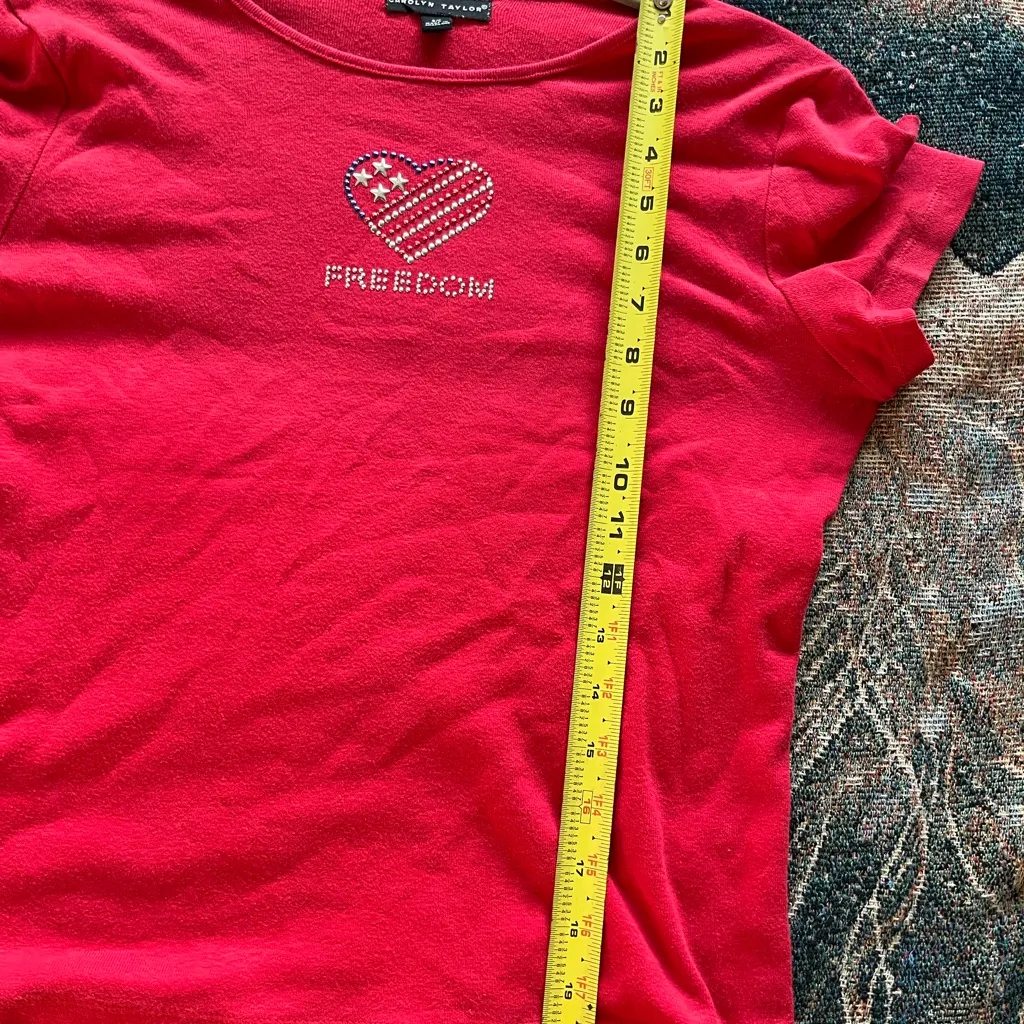 Carolyn Taylor Red Fitted Short Sleeve T-Shirt Freedom Heart Graphic Top SZ M - Image 11