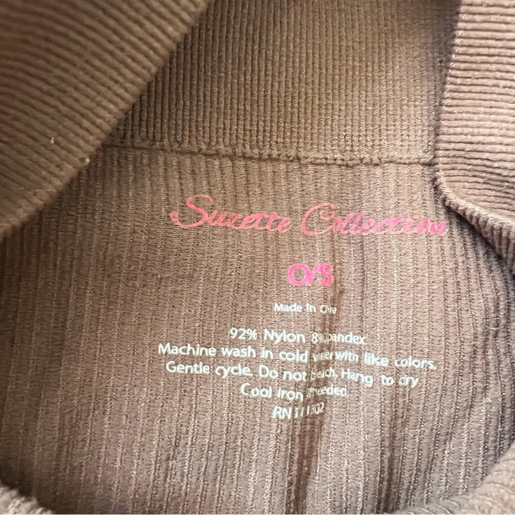 Suzette Collection Brown Ribbed Sports Bra & Shorts Set - Image 3