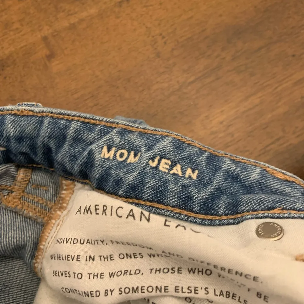 American Eagle Mom Jeans 0 Blue Distressed Ripped Knees Straight Comfort Stretch - Image 3