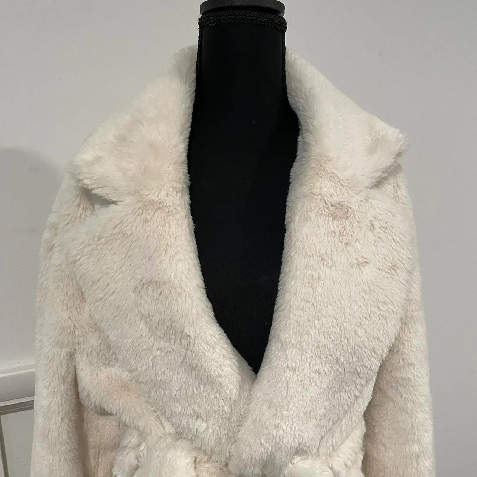 pretty little thing BEIGE FAUX FUR TIE WAIST MAXI COAT. size small - Image 6