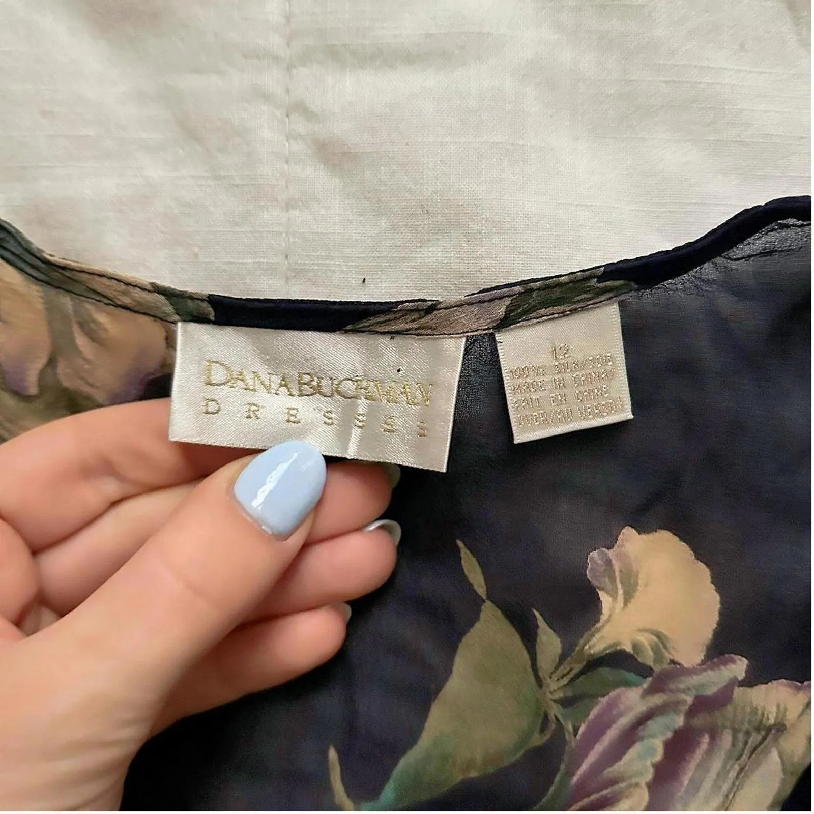 Dana Buchman purple floral silk sheer overlay blouse with tie front Size 12 - Image 2