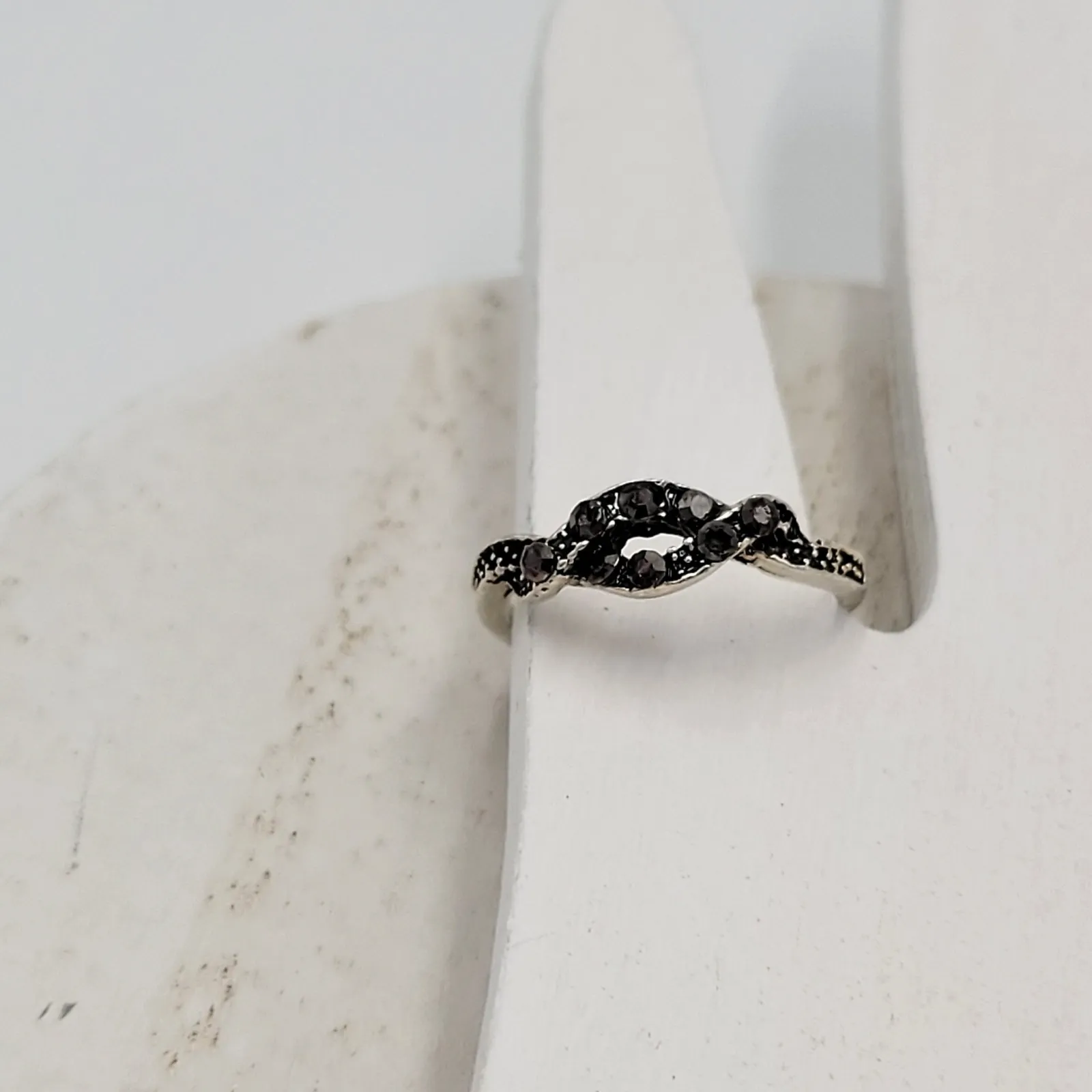 Silver Tone Gray Diamond Gemstone Rhinestone Twisted Knot Ring Fashion Jewelry - Image 5