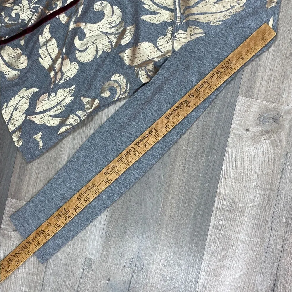Zenergy‎ by Chico’s Foil Damask Print Velvet Trim Shirt Gray Gold Small - Image 11