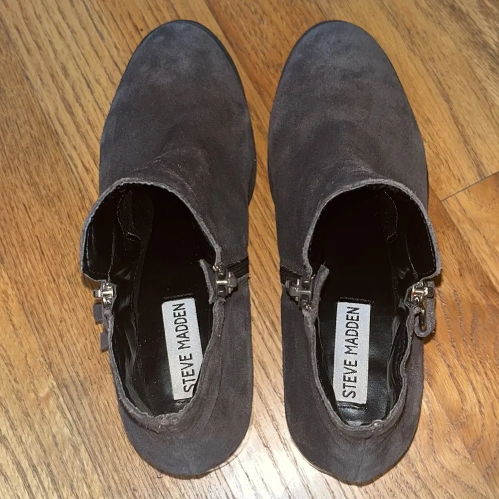 Steve Madden “Dacey” Gray Leather Ankle Booties w/ Silver Hardware & Tassel- 6M - Image 5