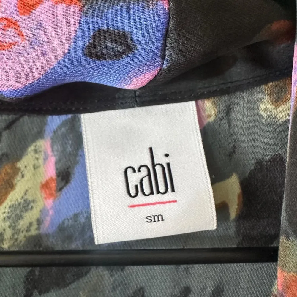 Cabi Abstract Drape Front Blouse Sz Small | Festive Holiday Layering Top - Image 5