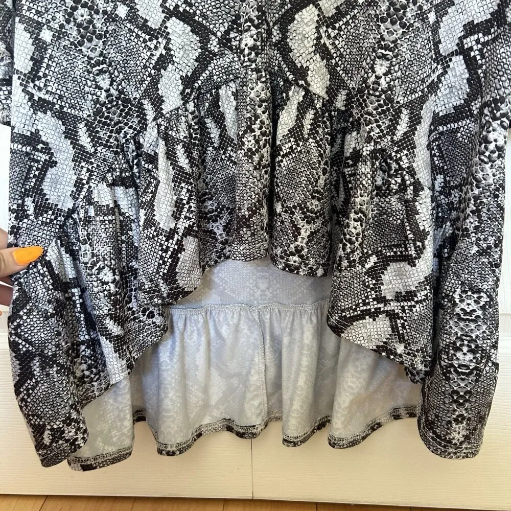 Altar’d State Womens Size XS Top Blouse Black White Snake Skin - Image 4