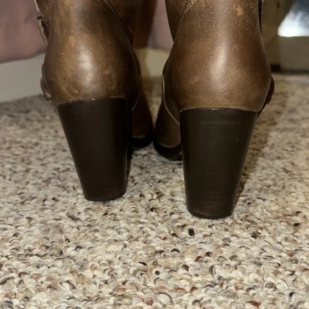 Ariat  Gold Coast Distressed Leather Tall Boots Sz 7.5 - Image 5