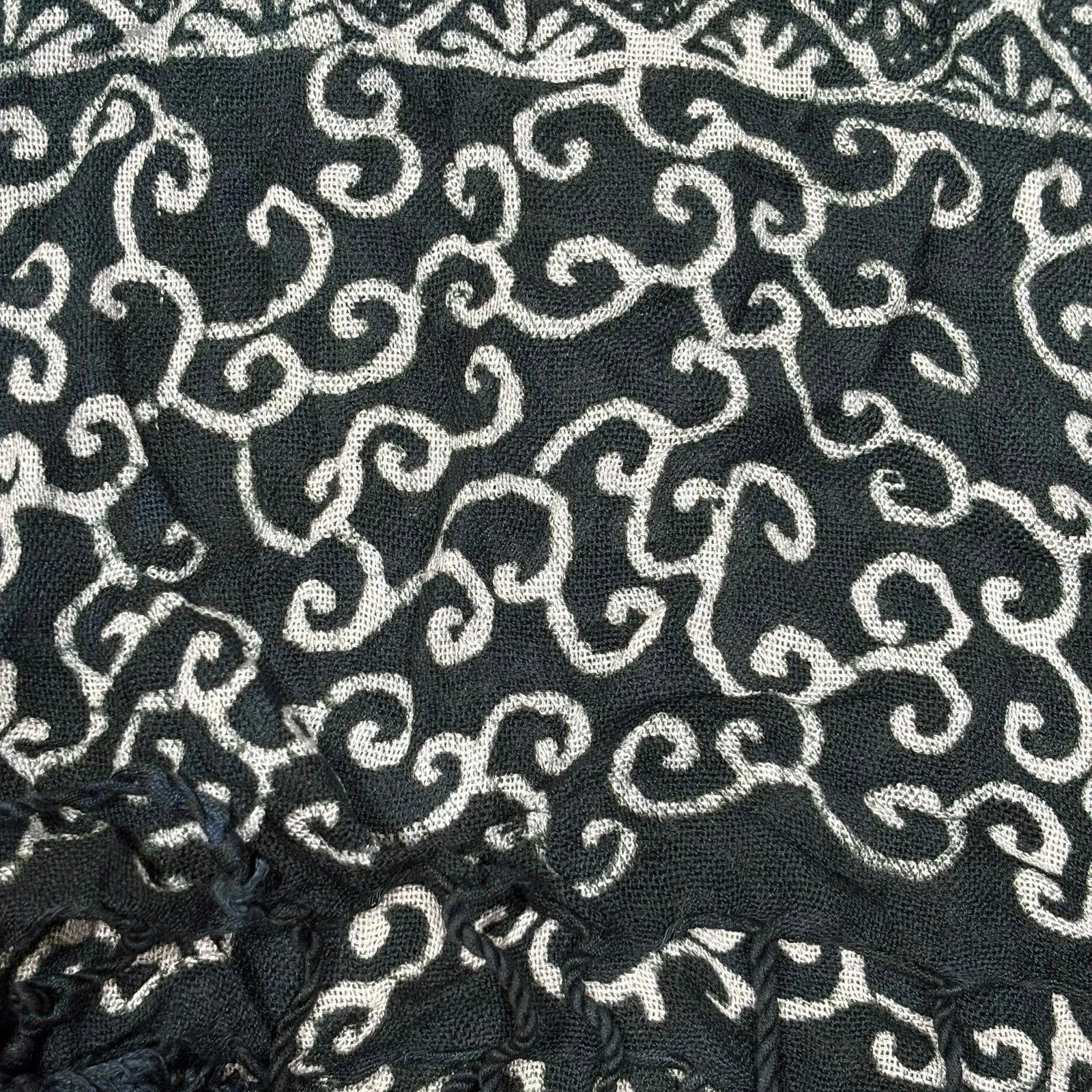 Vintage Bohemian Patterned Scarf with Fringe - Image 3