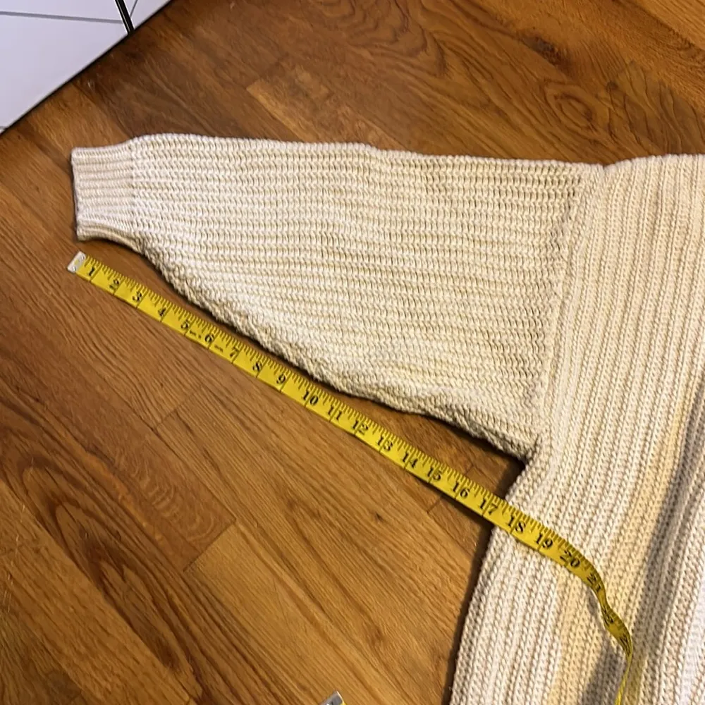 Free People Chunky Knit Cowl neck Sweater Size small - Image 5