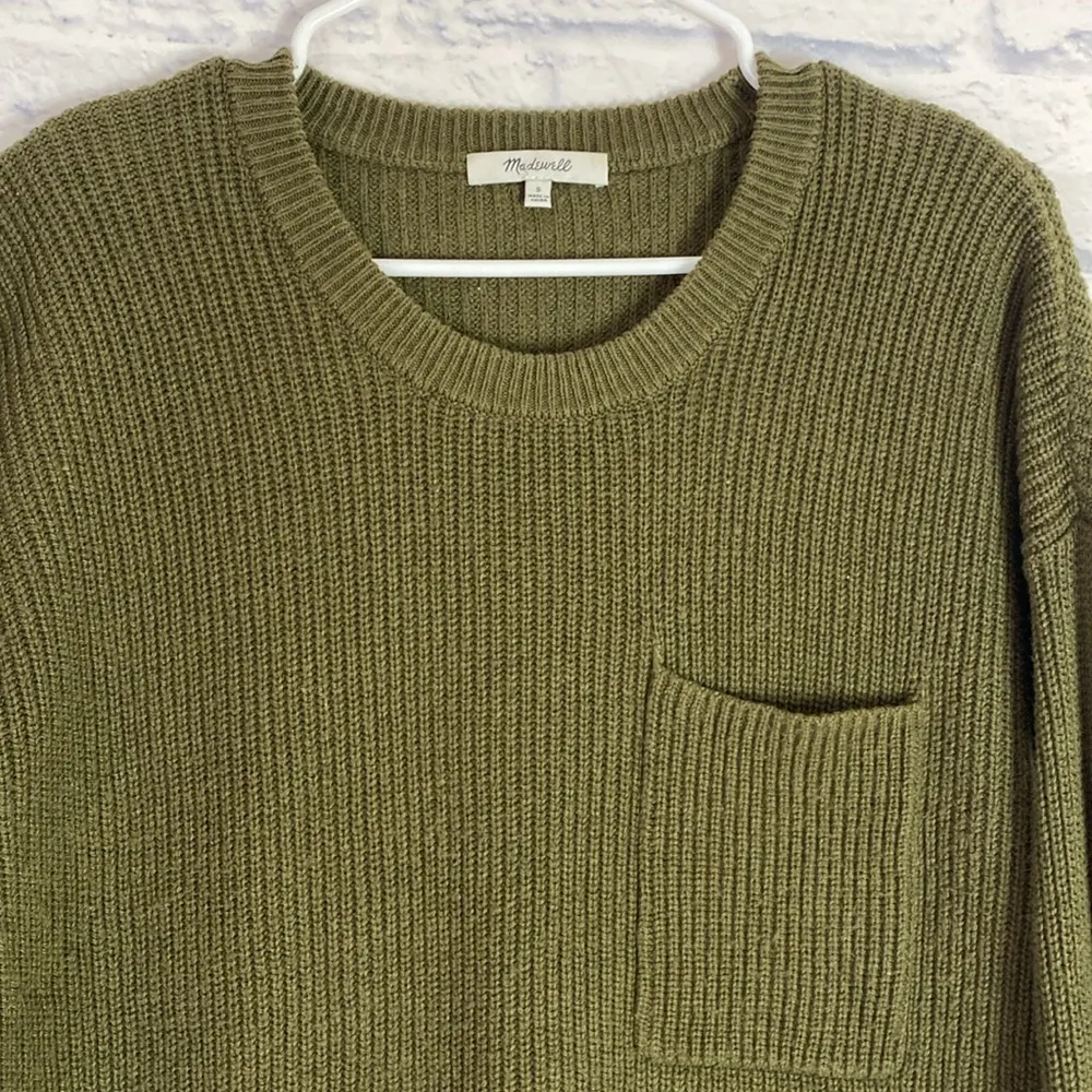 Madewell Thompson olive green pocket pullover sweater - Image 3