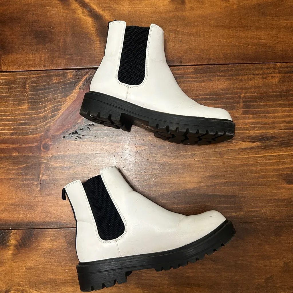 White Chelsea Ankle Boots No Heel Womens 7.5 - Image 4