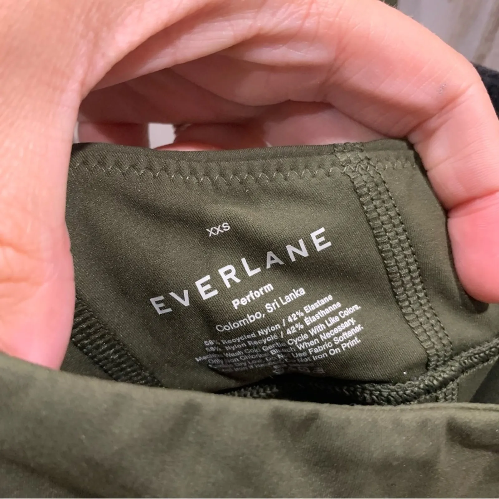NWT Everlane The Perform Cropped Top Sports Bra - Image 4