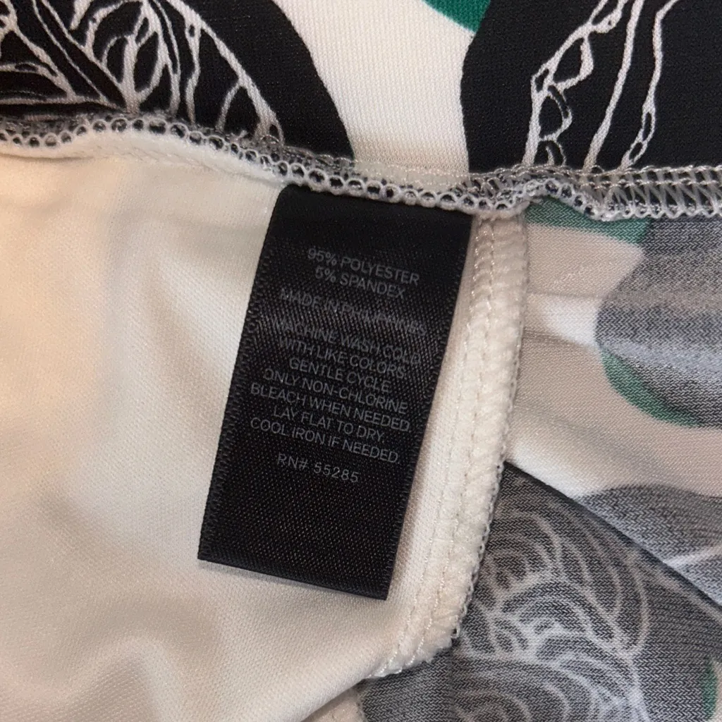 Express‎ High Waist Floral Shorts - Black, Pink, and White Flowy M - Image 5